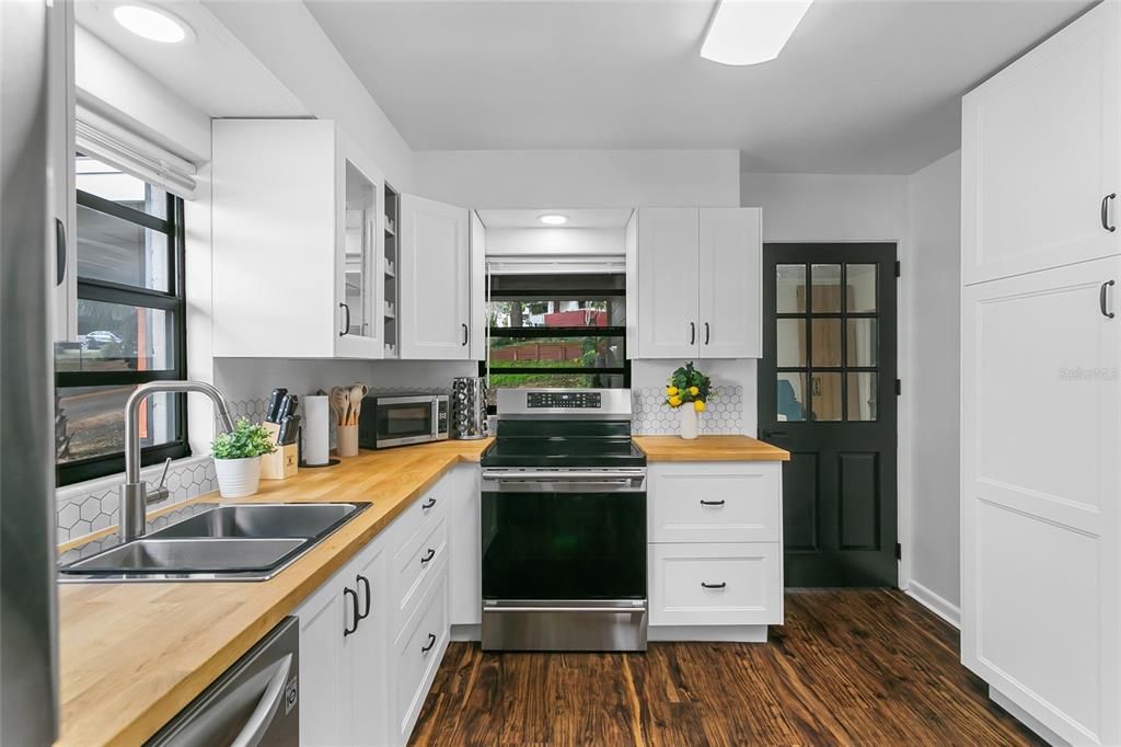 New updated Kitchen with all New Appliances