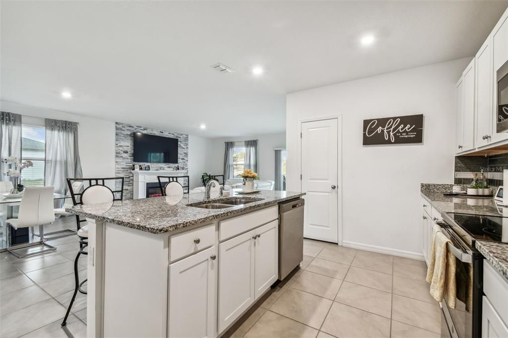 For Sale: $395,000 (4 beds, 2 baths, 1862 Square Feet)