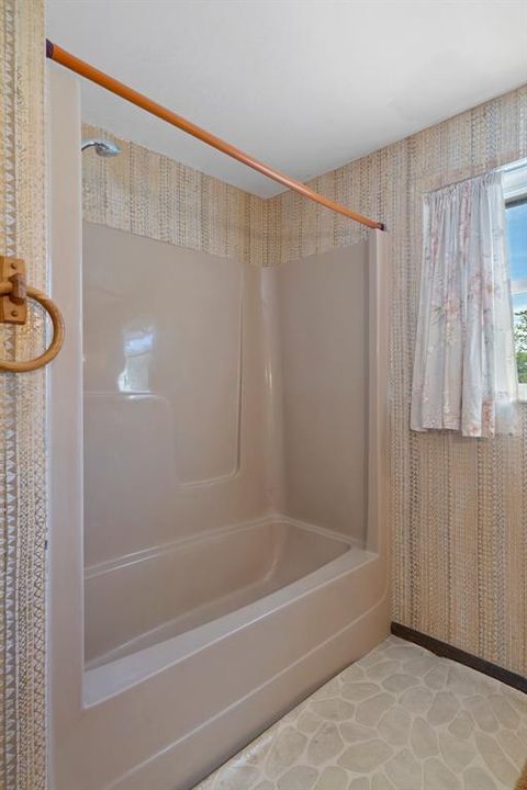 tub/shower in primary suite