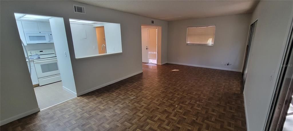 For Rent: $1,450 (2 beds, 2 baths, 897 Square Feet)