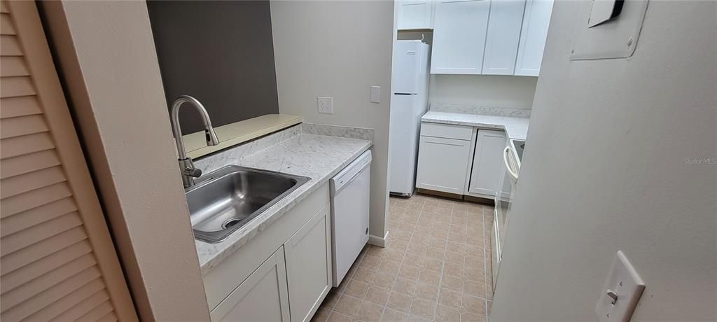 For Rent: $1,450 (2 beds, 2 baths, 897 Square Feet)