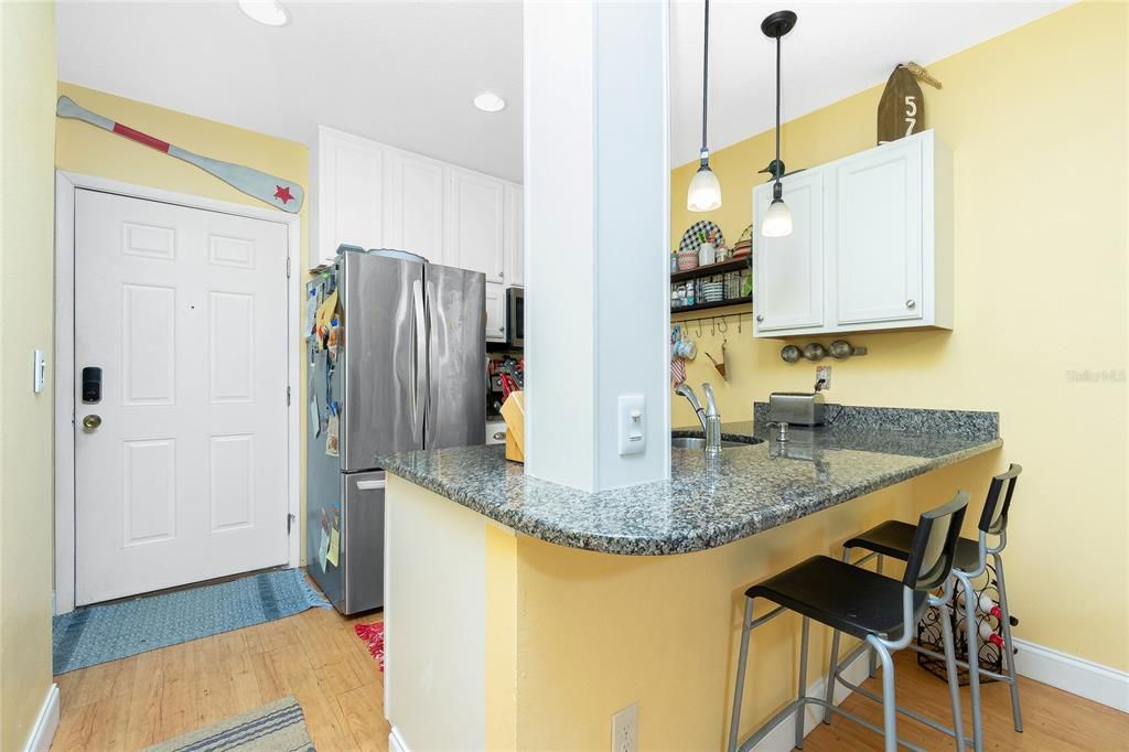 For Sale: $365,000 (2 beds, 2 baths, 754 Square Feet)