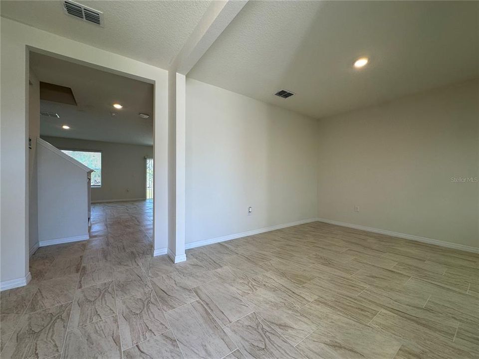 For Rent: $3,200 (5 beds, 3 baths, 2696 Square Feet)