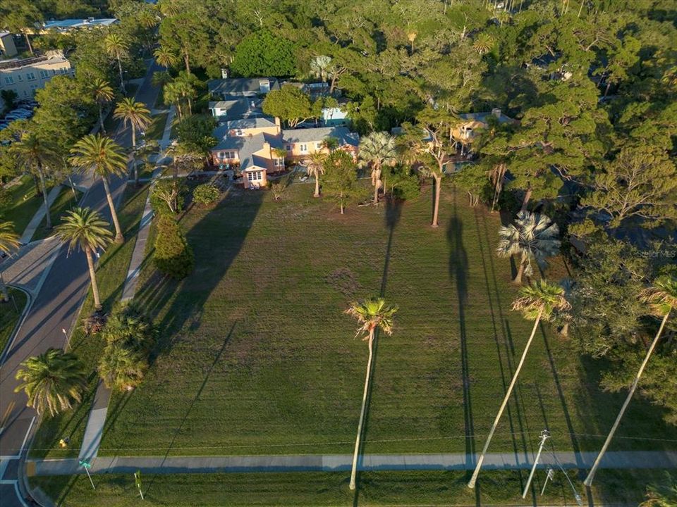 For Sale: $1,285,000 (0.35 acres)