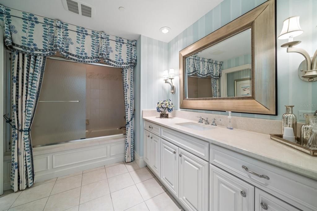 Ensuite bath area in third guest bedroom area