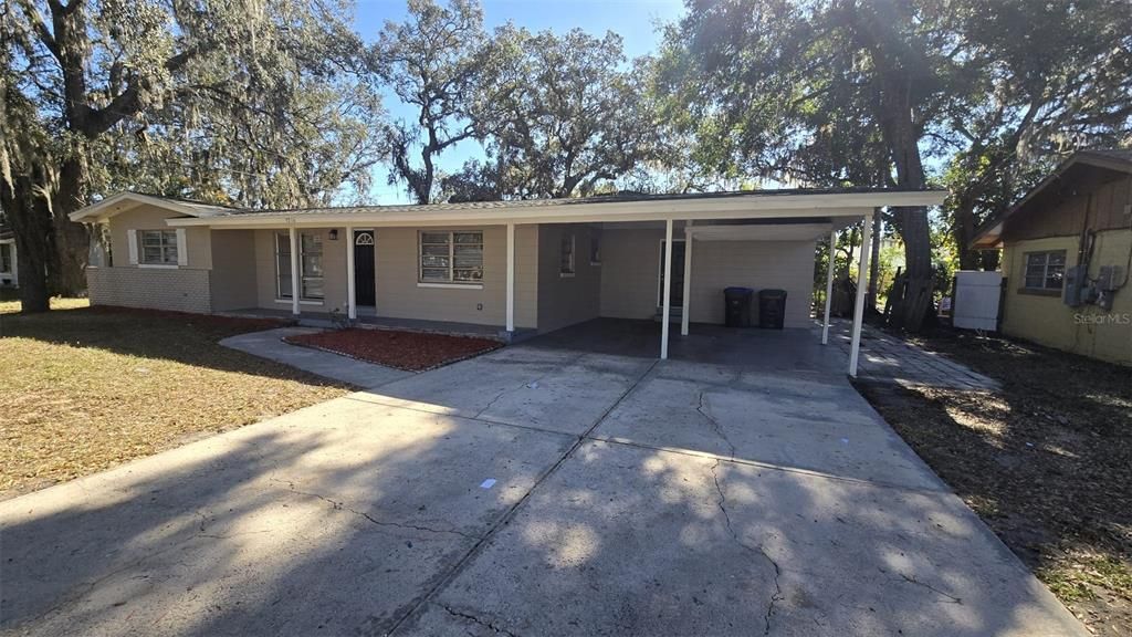 For Sale: $299,900 (4 beds, 2 baths, 1900 Square Feet)