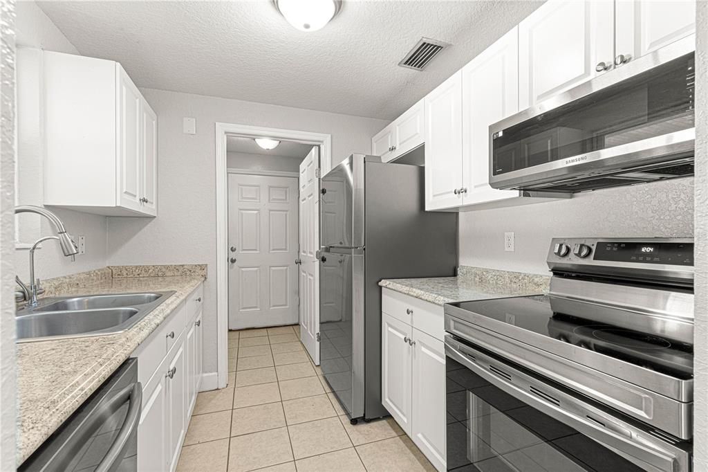 For Sale: $198,500 (2 beds, 2 baths, 1025 Square Feet)