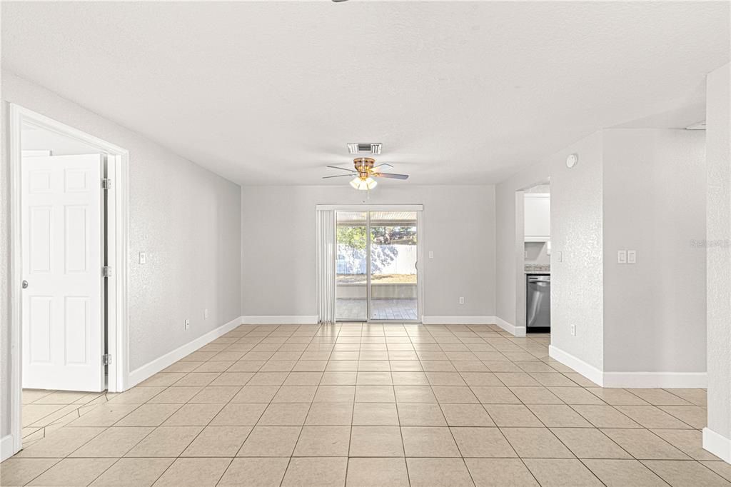 For Sale: $198,500 (2 beds, 2 baths, 1025 Square Feet)