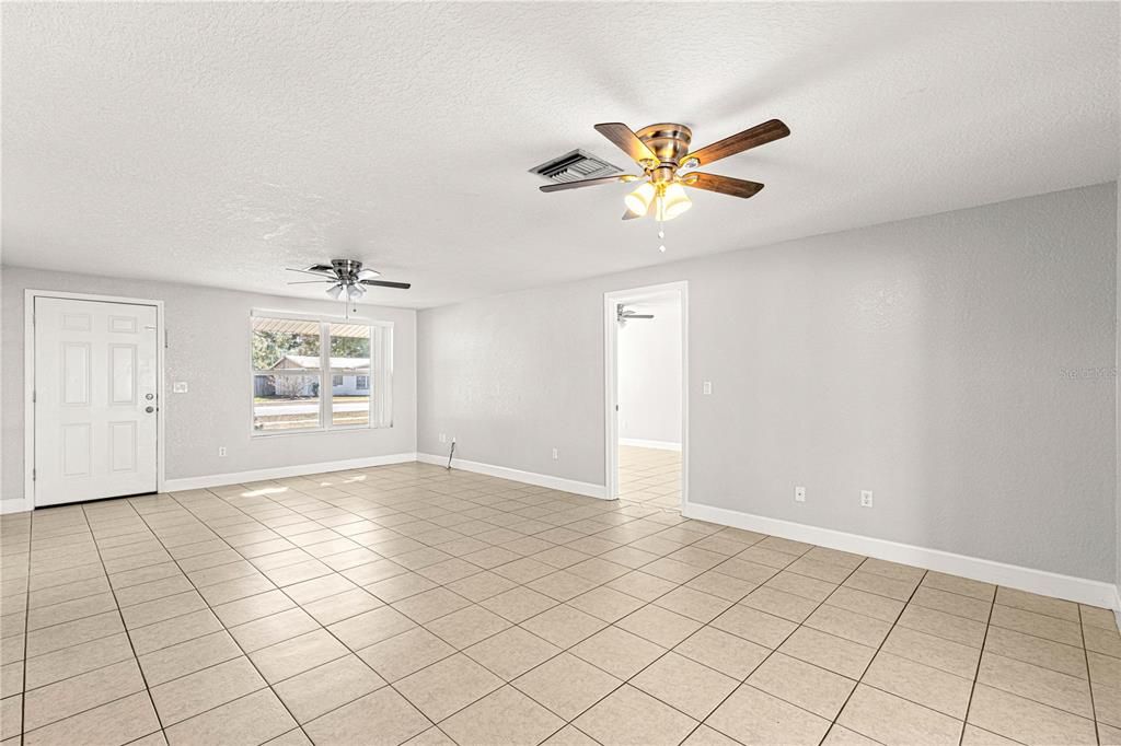 For Sale: $198,500 (2 beds, 2 baths, 1025 Square Feet)