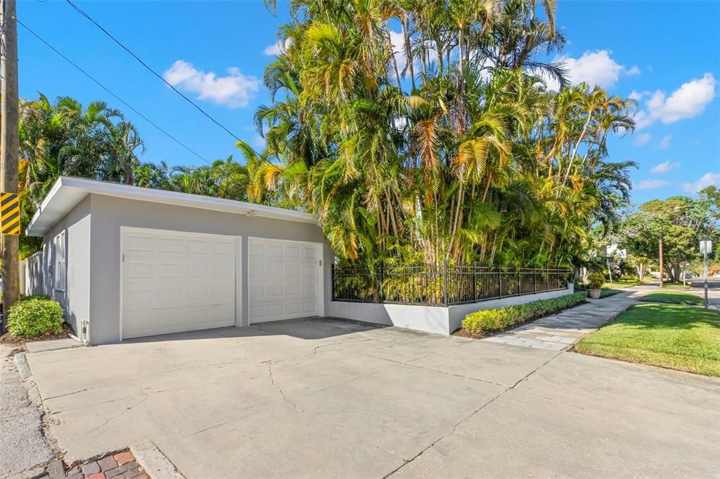 For Sale: $2,195,000 (3 beds, 2 baths, 3190 Square Feet)