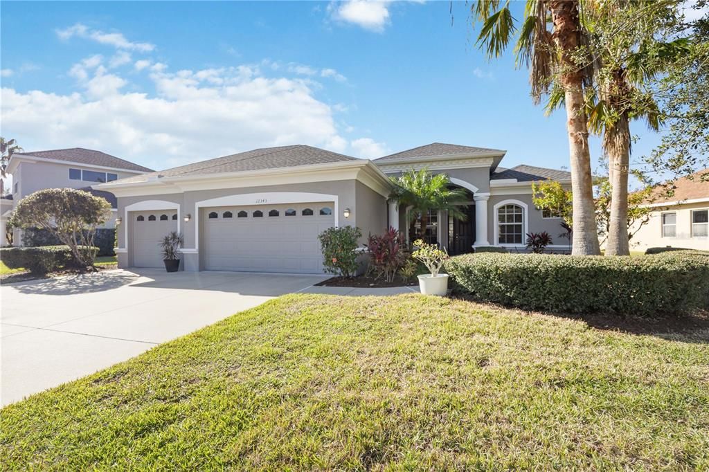 Tropical Florida landscaping all around home