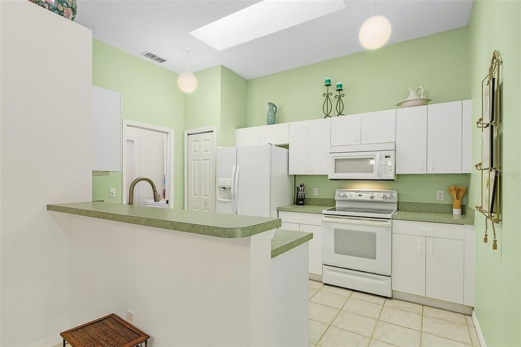 Breakfast bar,  tons of natural light from skylight -Kitchen fully equiped,