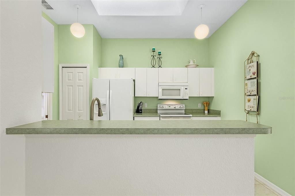 Breakfast bar,  tons of natural light from skylight -Kitchen fully equiped,