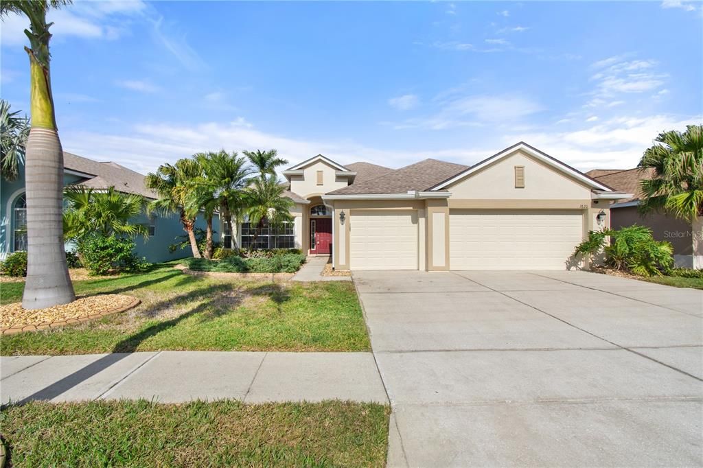 For Sale: $449,900 (4 beds, 2 baths, 2372 Square Feet)