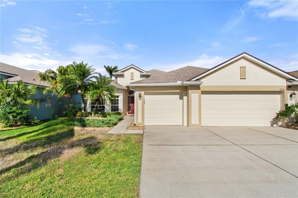 For Sale: $449,900 (4 beds, 2 baths, 2372 Square Feet)