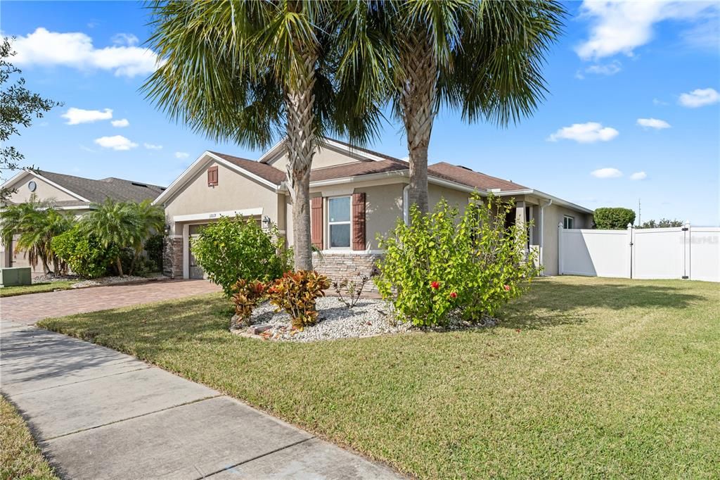 For Sale: $515,000 (3 beds, 2 baths, 2317 Square Feet)