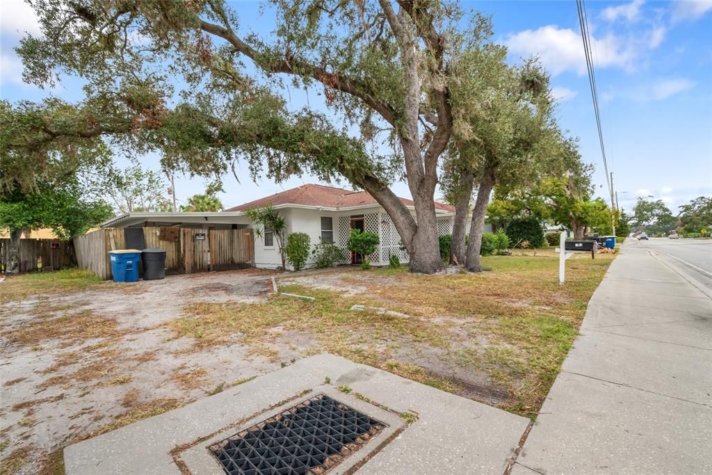 208 - a 2/1 unit with carport