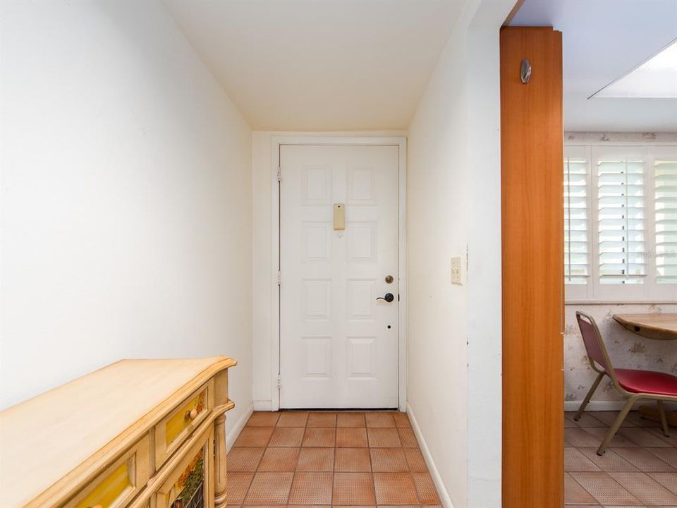 For Sale: $210,000 (2 beds, 2 baths, 1250 Square Feet)