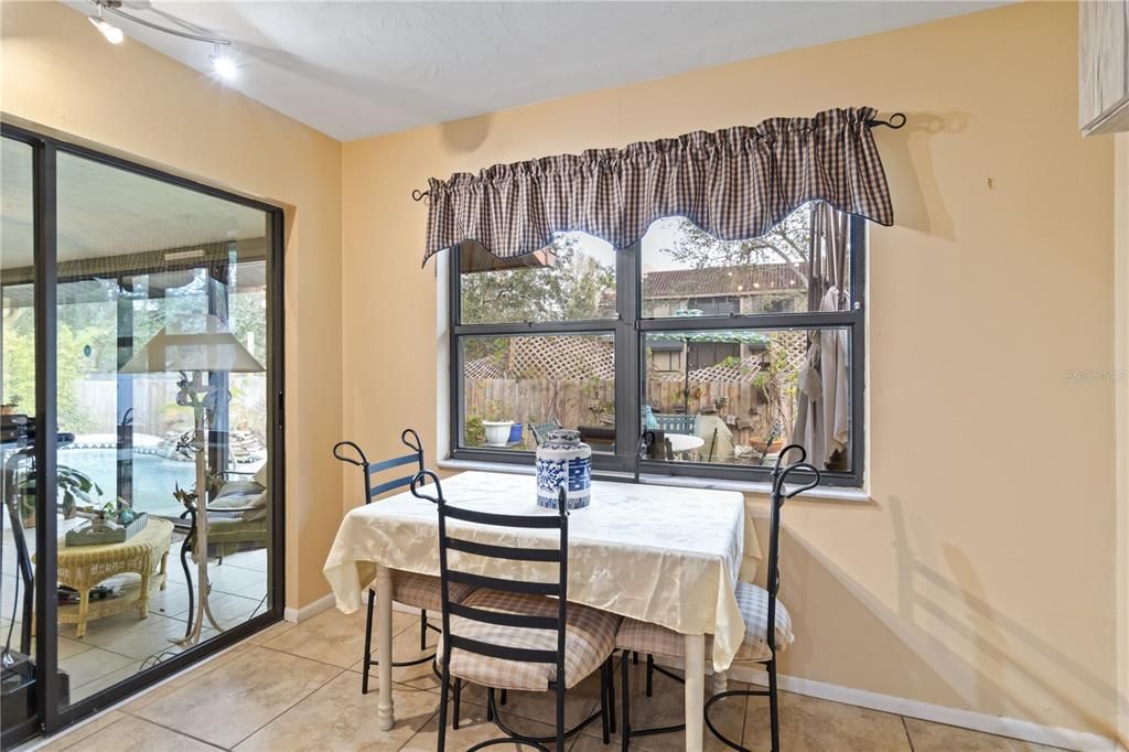 Breakfast area opens to lanai