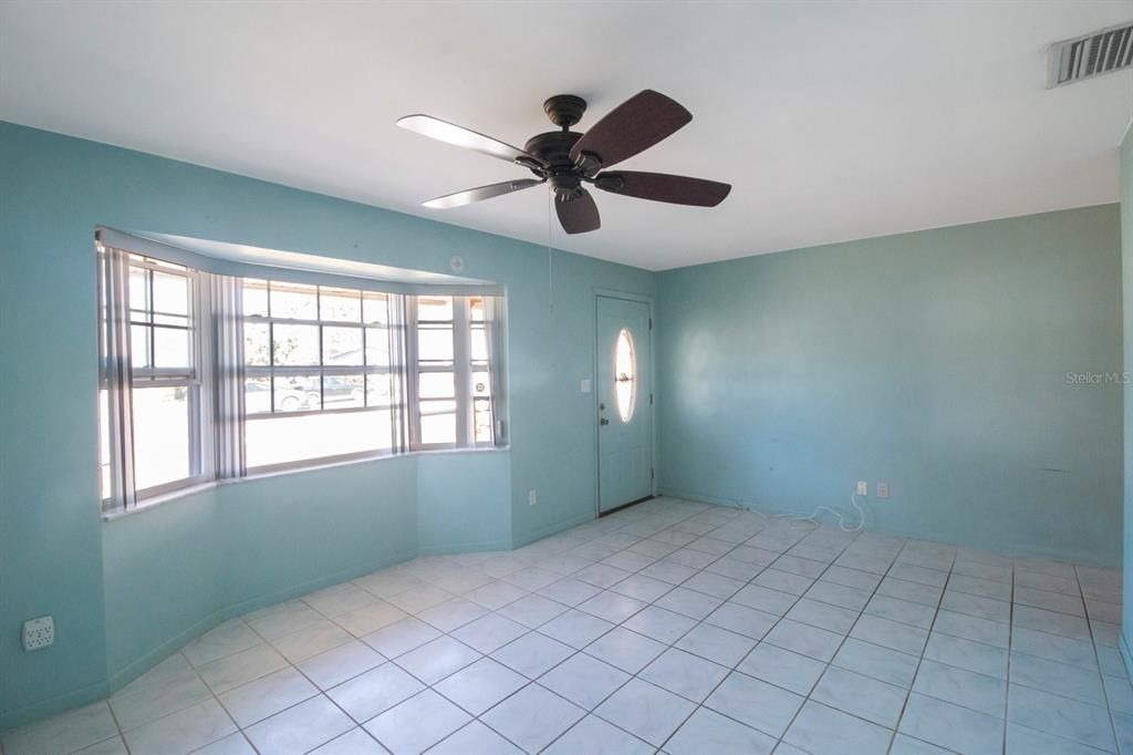 For Sale: $445,000 (3 beds, 3 baths, 1814 Square Feet)