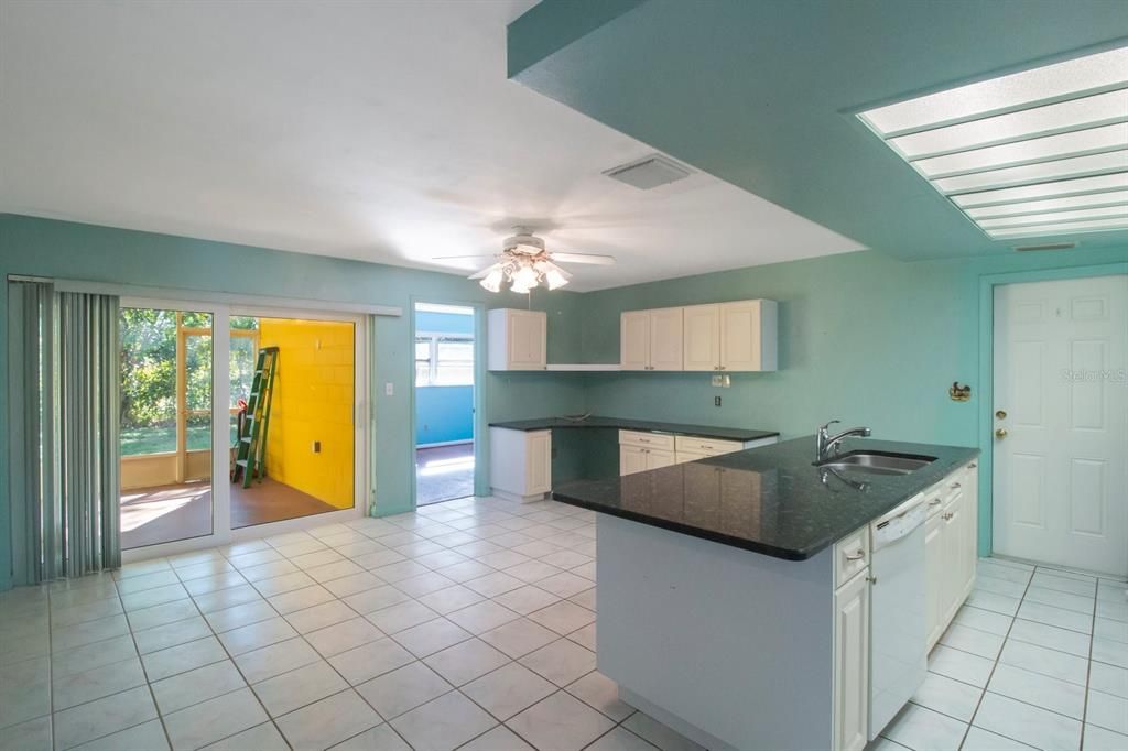 For Sale: $445,000 (3 beds, 3 baths, 1814 Square Feet)