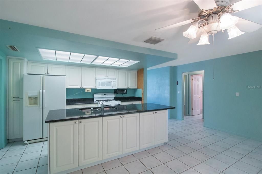 For Sale: $445,000 (3 beds, 3 baths, 1814 Square Feet)