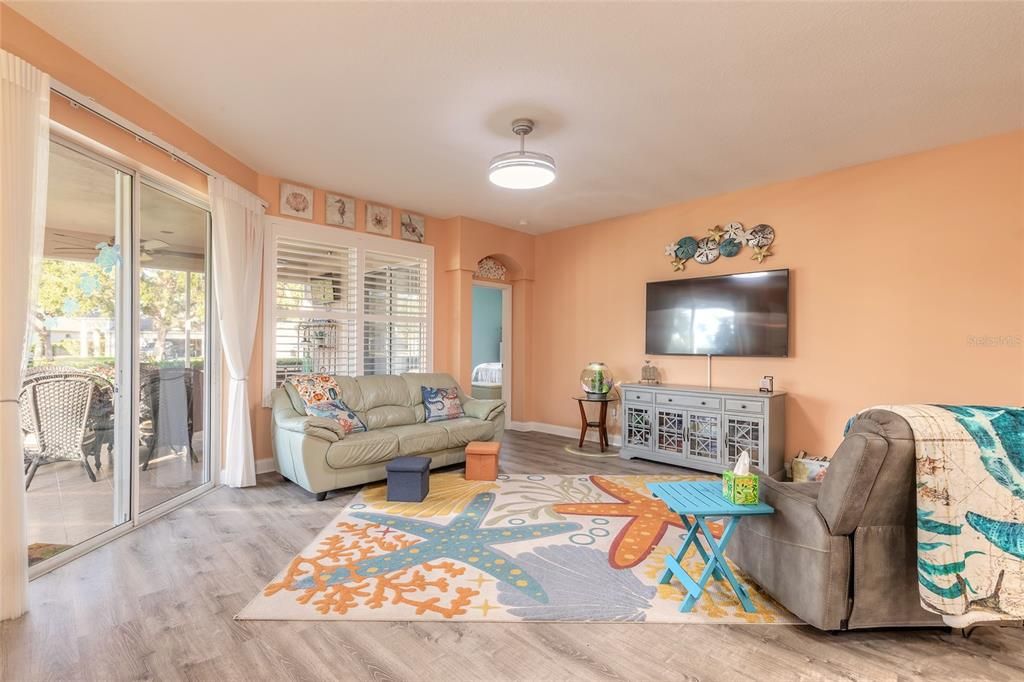 For Sale: $399,900 (3 beds, 2 baths, 1761 Square Feet)