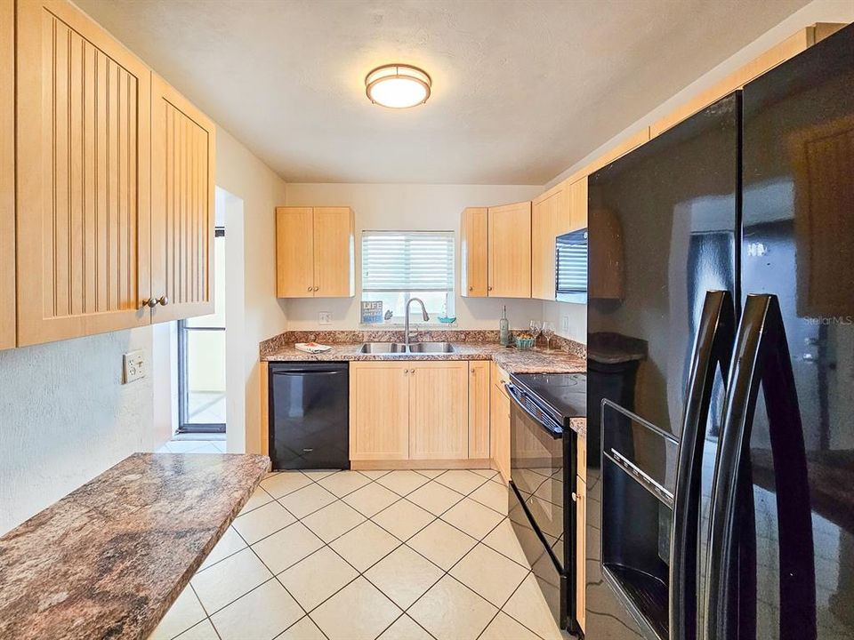 For Sale: $279,000 (2 beds, 2 baths, 1229 Square Feet)