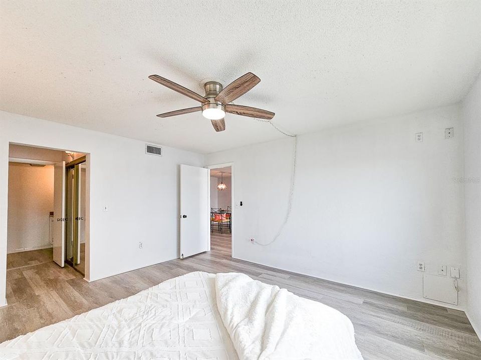 For Sale: $279,000 (2 beds, 2 baths, 1229 Square Feet)