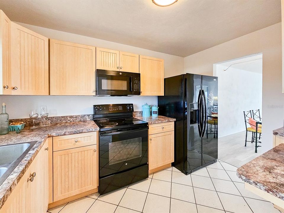 For Sale: $279,000 (2 beds, 2 baths, 1229 Square Feet)