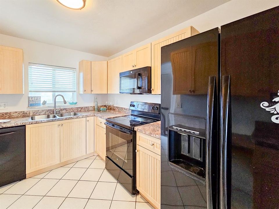 For Sale: $279,000 (2 beds, 2 baths, 1229 Square Feet)