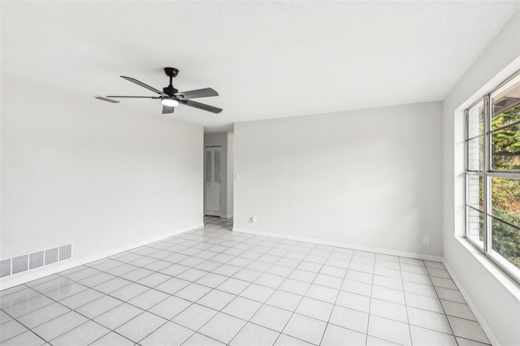 For Sale: $309,900 (3 beds, 2 baths, 1552 Square Feet)