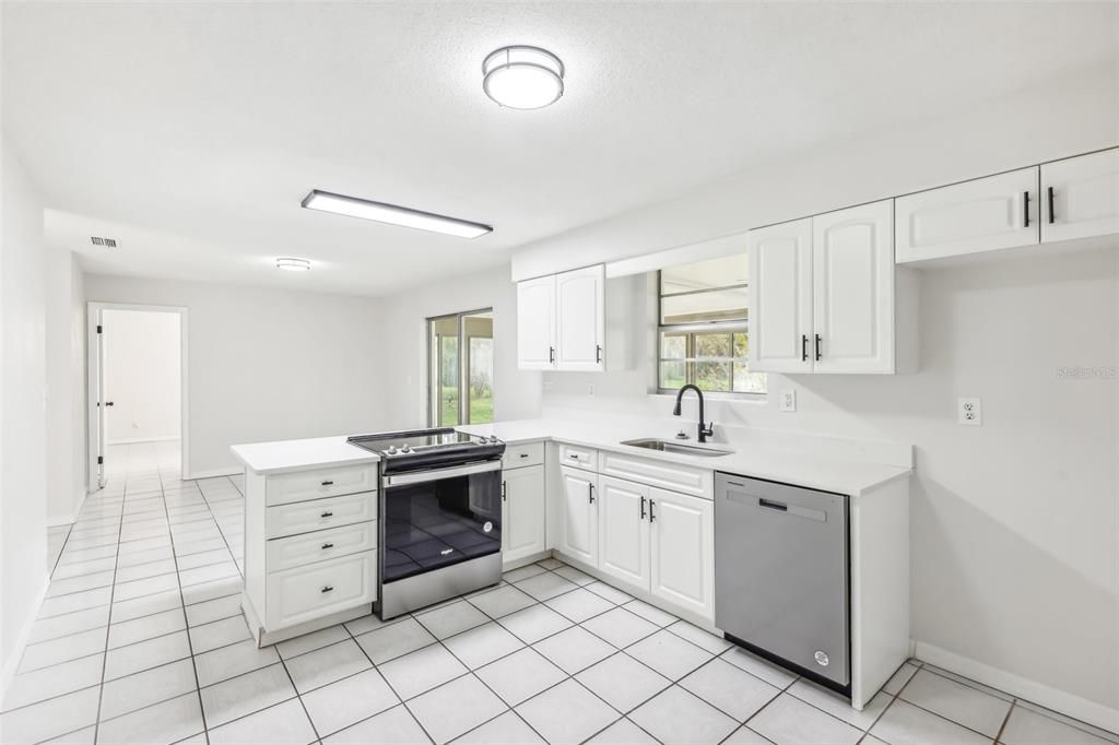 For Sale: $309,900 (3 beds, 2 baths, 1552 Square Feet)