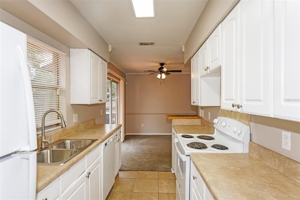 For Sale: $279,500 (3 beds, 2 baths, 1092 Square Feet)