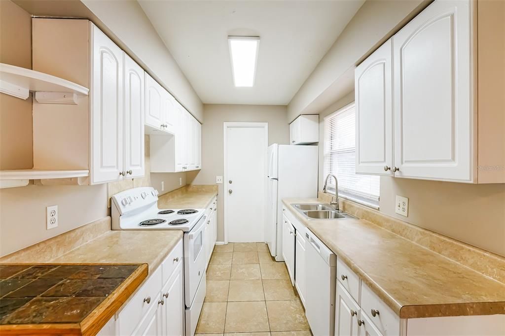 For Sale: $279,500 (3 beds, 2 baths, 1092 Square Feet)