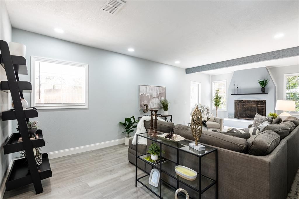 For Sale: $439,000 (3 beds, 2 baths, 1638 Square Feet)