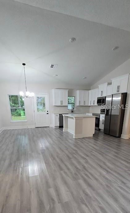 For Sale: $349,900 (3 beds, 2 baths, 1593 Square Feet)