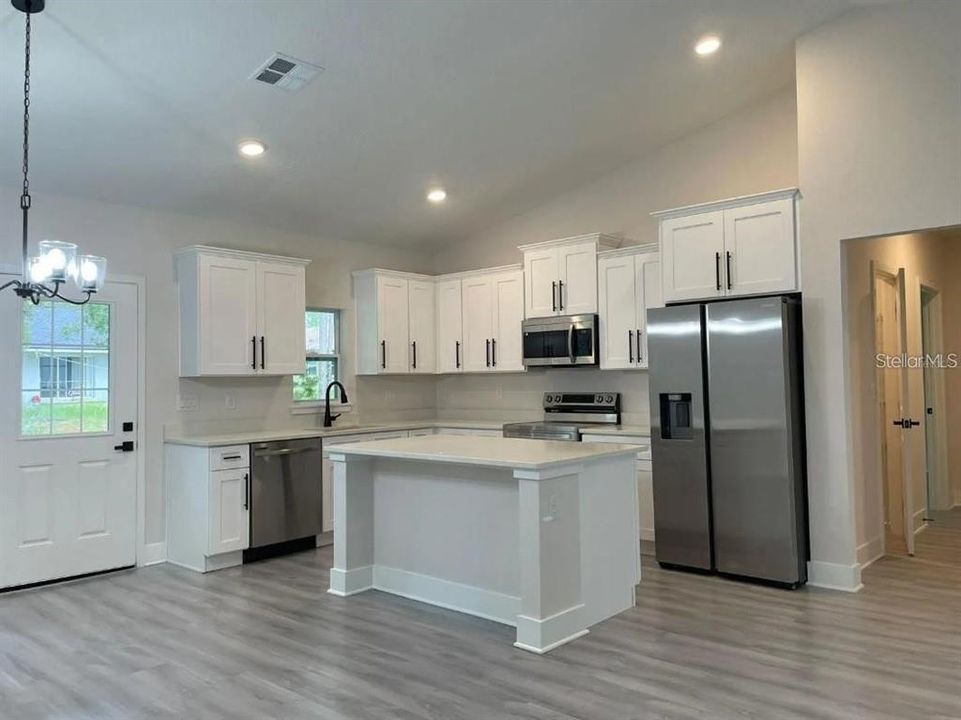 For Sale: $349,900 (3 beds, 2 baths, 1593 Square Feet)