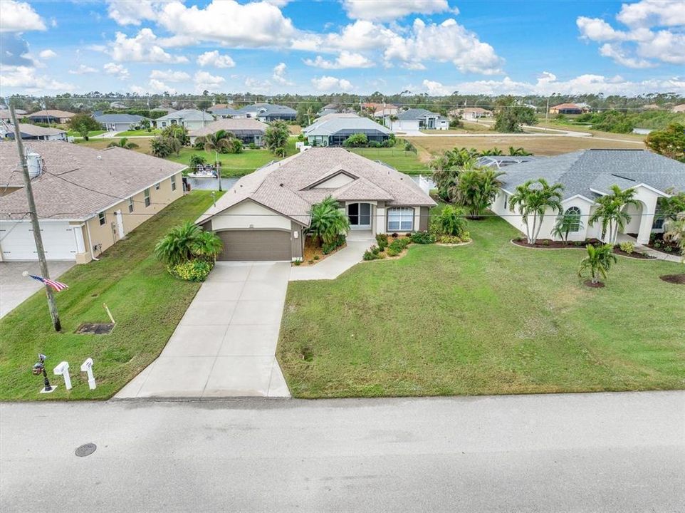 For Sale: $499,000 (3 beds, 3 baths, 1829 Square Feet)