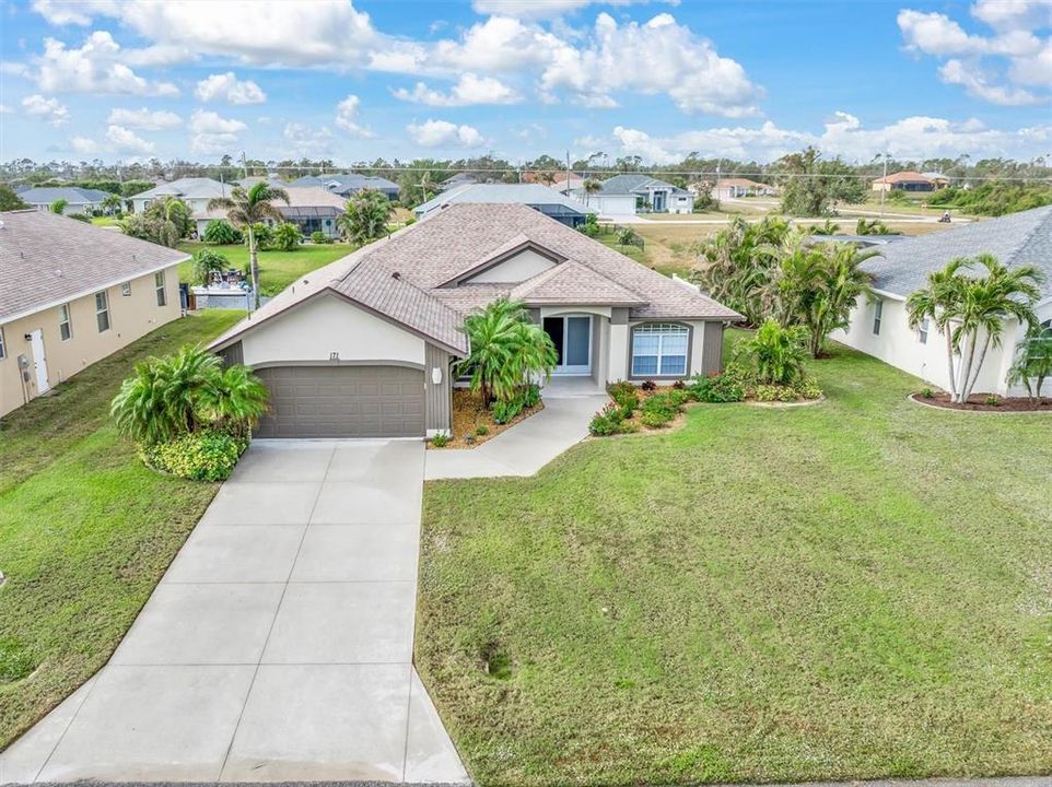 For Sale: $499,000 (3 beds, 3 baths, 1829 Square Feet)