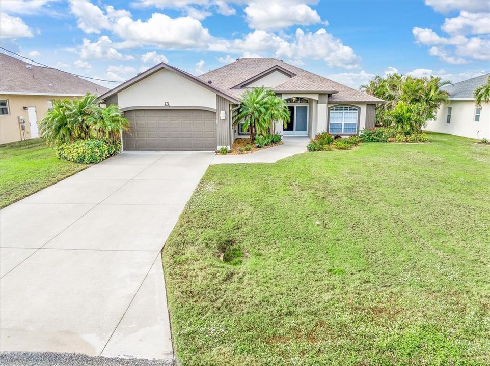 For Sale: $499,000 (3 beds, 3 baths, 1829 Square Feet)