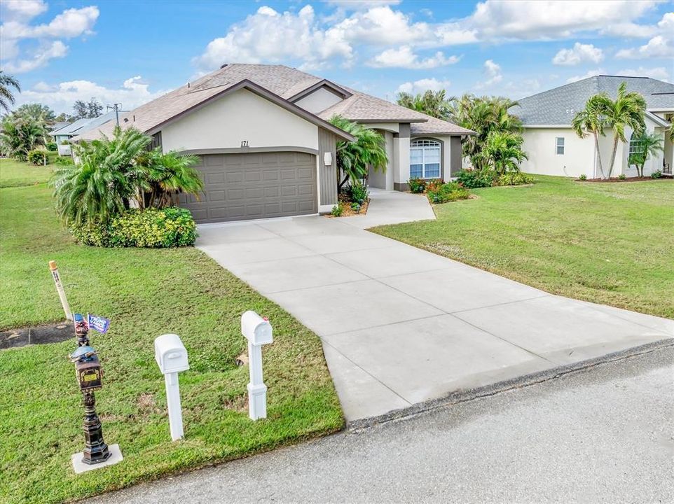 For Sale: $499,000 (3 beds, 3 baths, 1829 Square Feet)