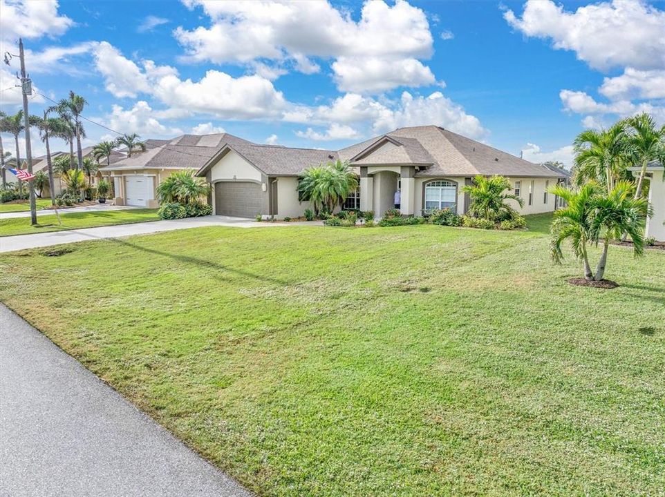 For Sale: $499,000 (3 beds, 3 baths, 1829 Square Feet)