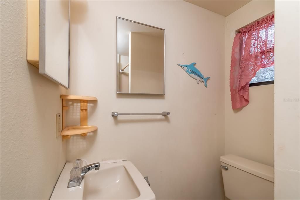 For Sale: $145,000 (2 beds, 1 baths, 672 Square Feet)