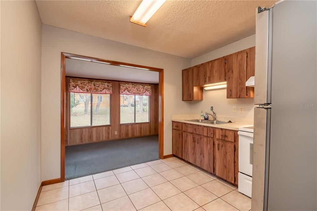 For Sale: $145,000 (2 beds, 1 baths, 672 Square Feet)