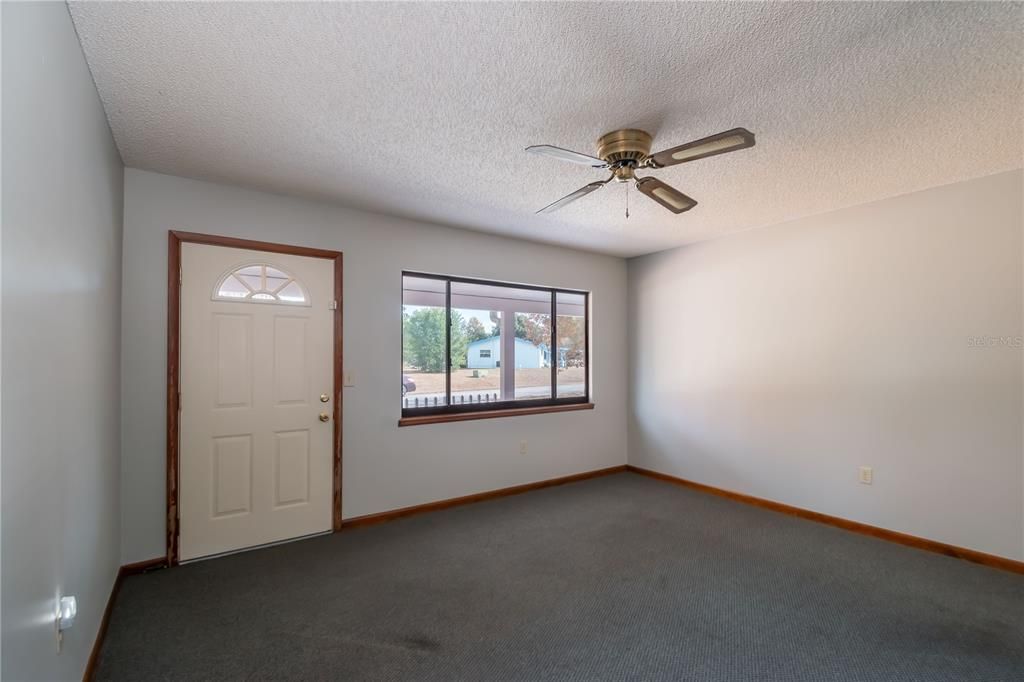 For Sale: $145,000 (2 beds, 1 baths, 672 Square Feet)