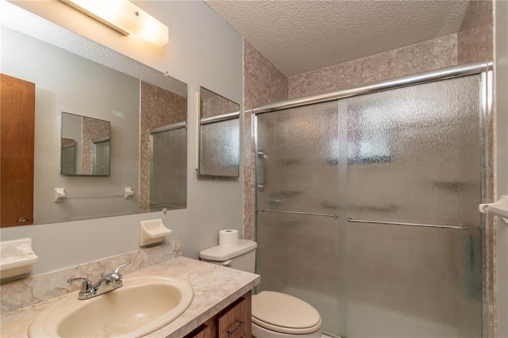 For Sale: $145,000 (2 beds, 1 baths, 672 Square Feet)