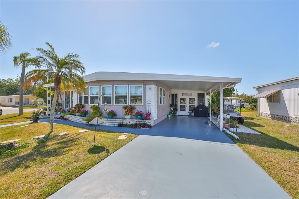 Driveway leads to lower Air conditioned lanai