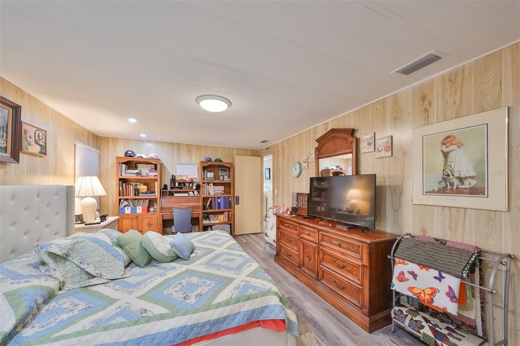 Master bedroom , Nice and bright!