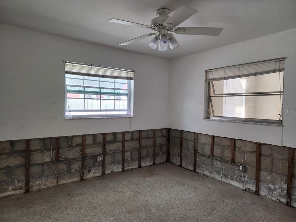 For Sale: $295,000 (2 beds, 1 baths, 1185 Square Feet)